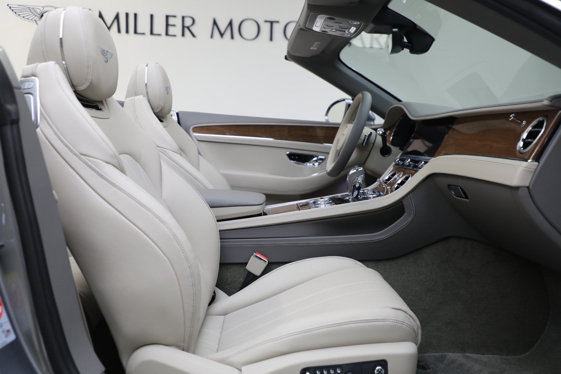 New-2024-Bentley-Continental-GTC-V8