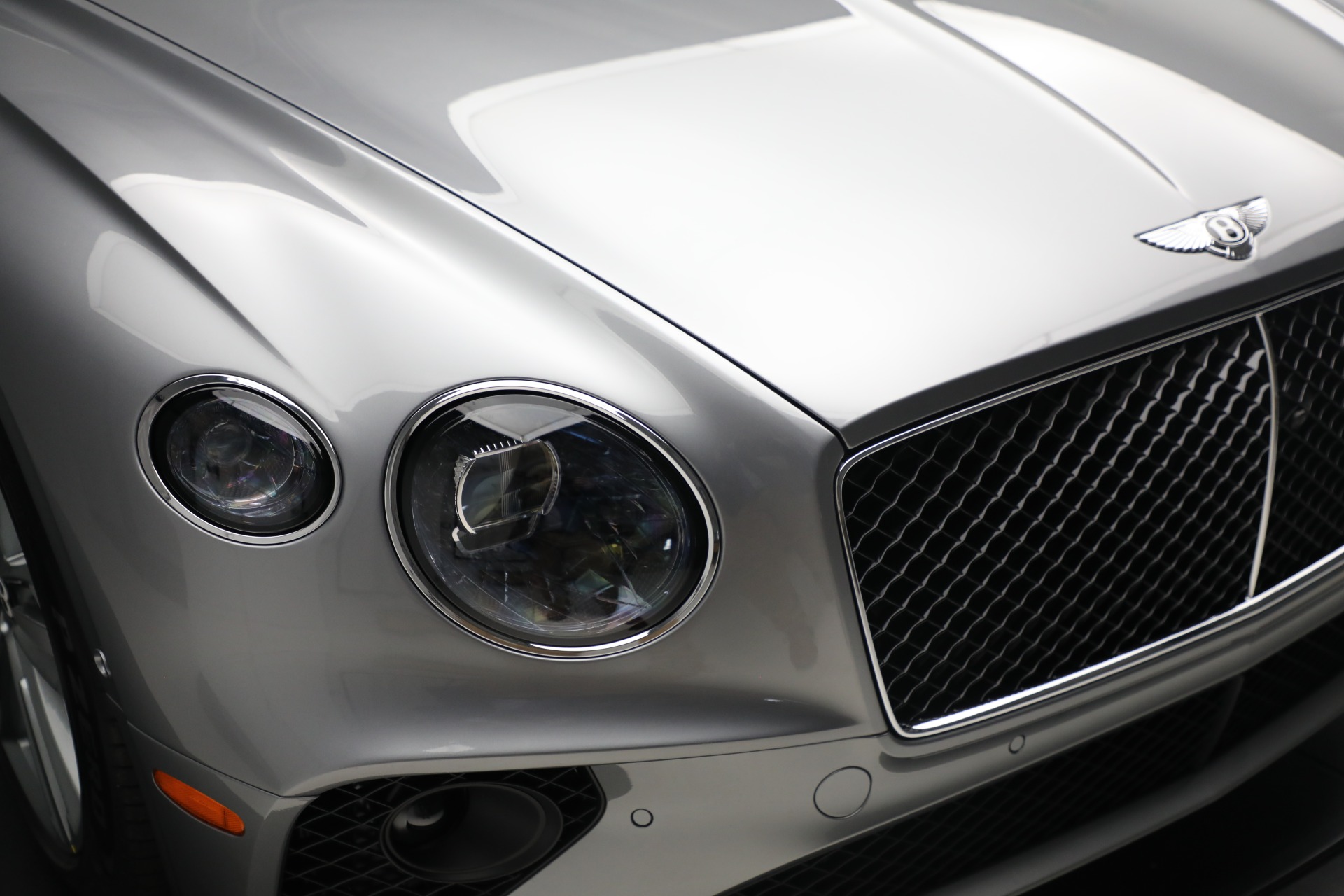 New-2024-Bentley-Continental-GTC-V8