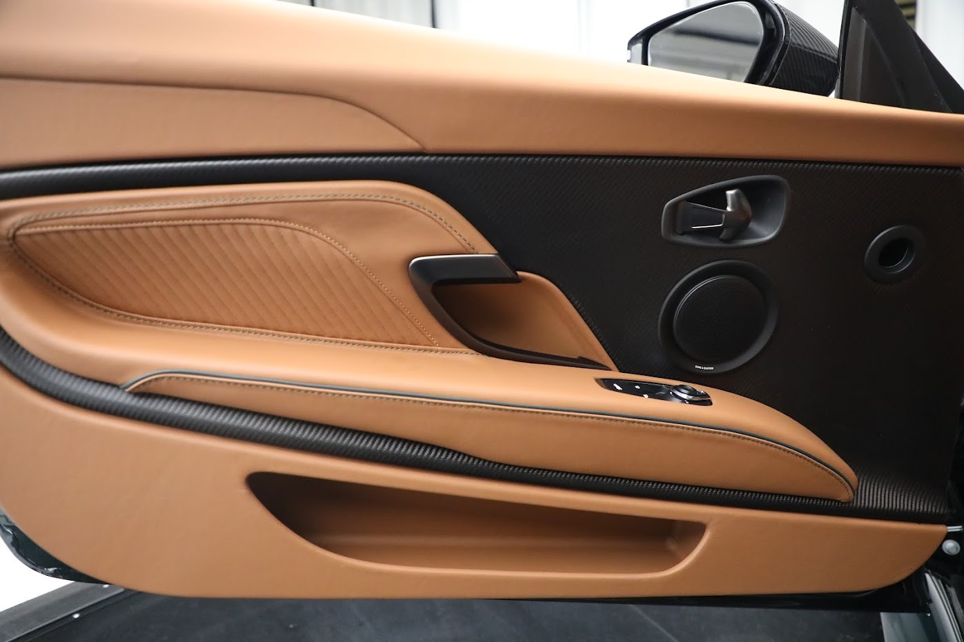 New-2023-Aston-Martin-DBS-770-Ultimate