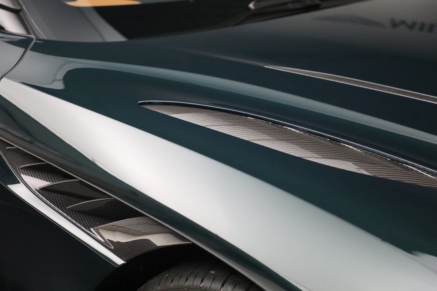 New-2023-Aston-Martin-DBS-770-Ultimate