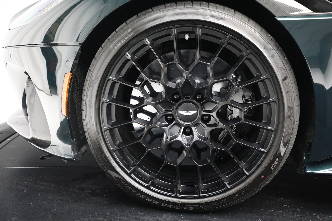 New-2023-Aston-Martin-DBS-770-Ultimate