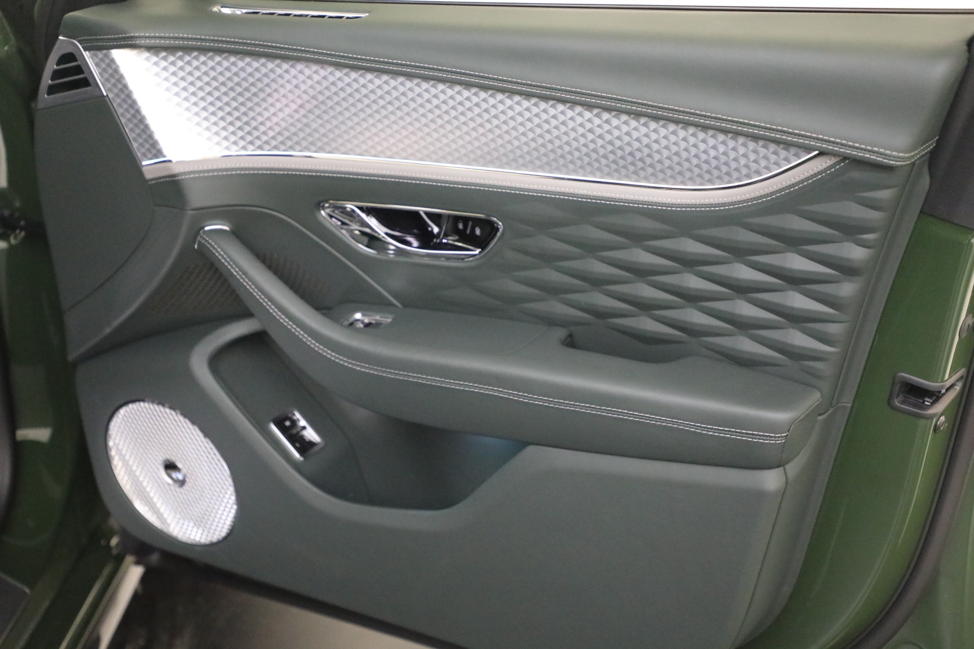 New-2023-Bentley-Flying-Spur-Speed