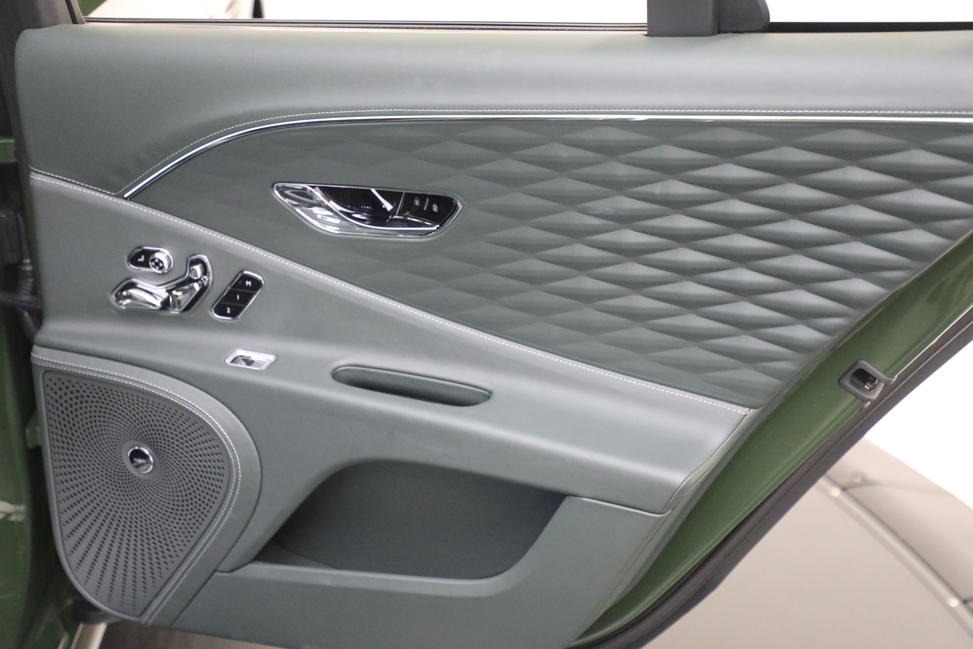 New-2023-Bentley-Flying-Spur-Speed