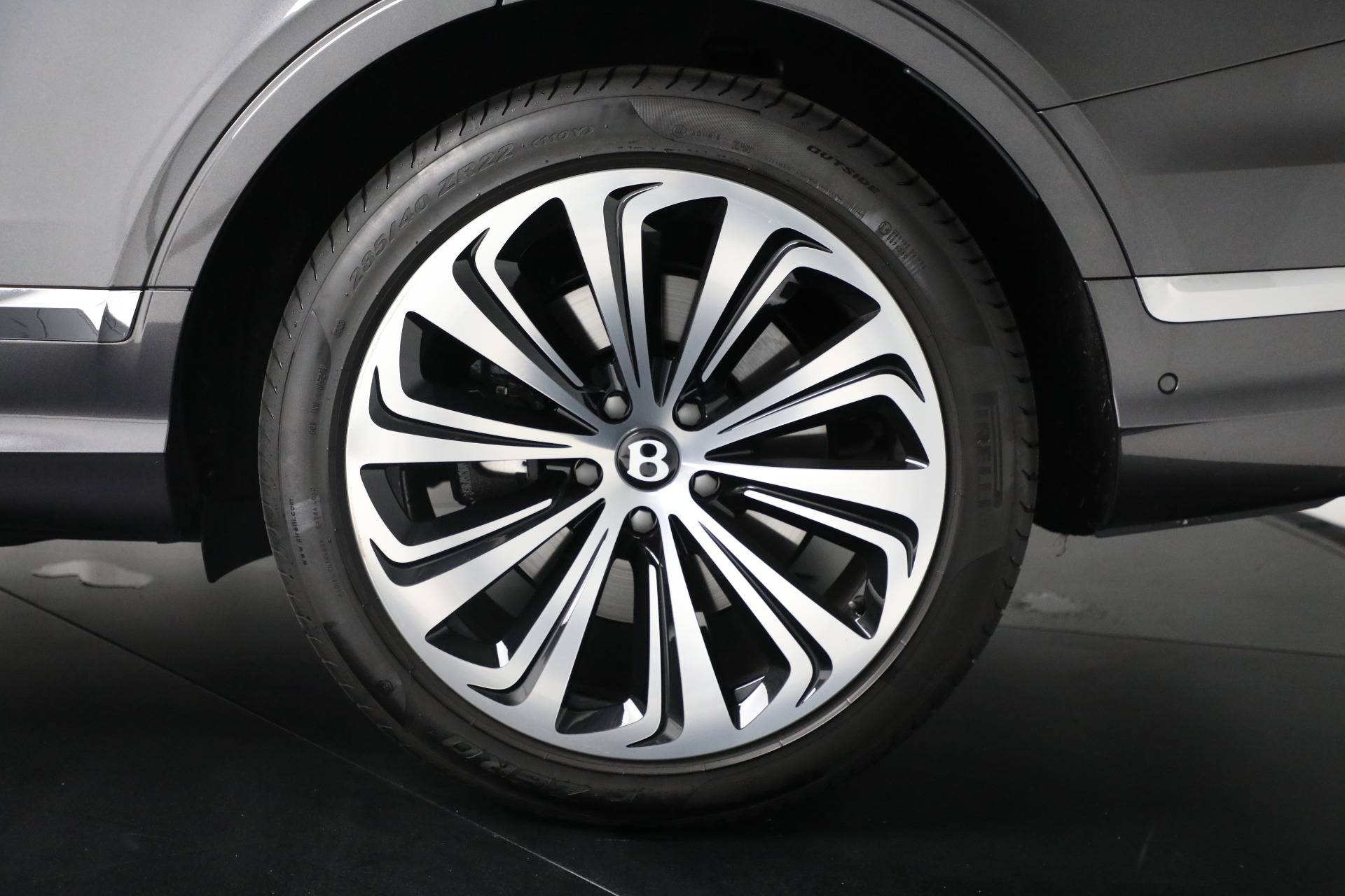 New-2023-Bentley-Bentayga-Azure-Hybrid