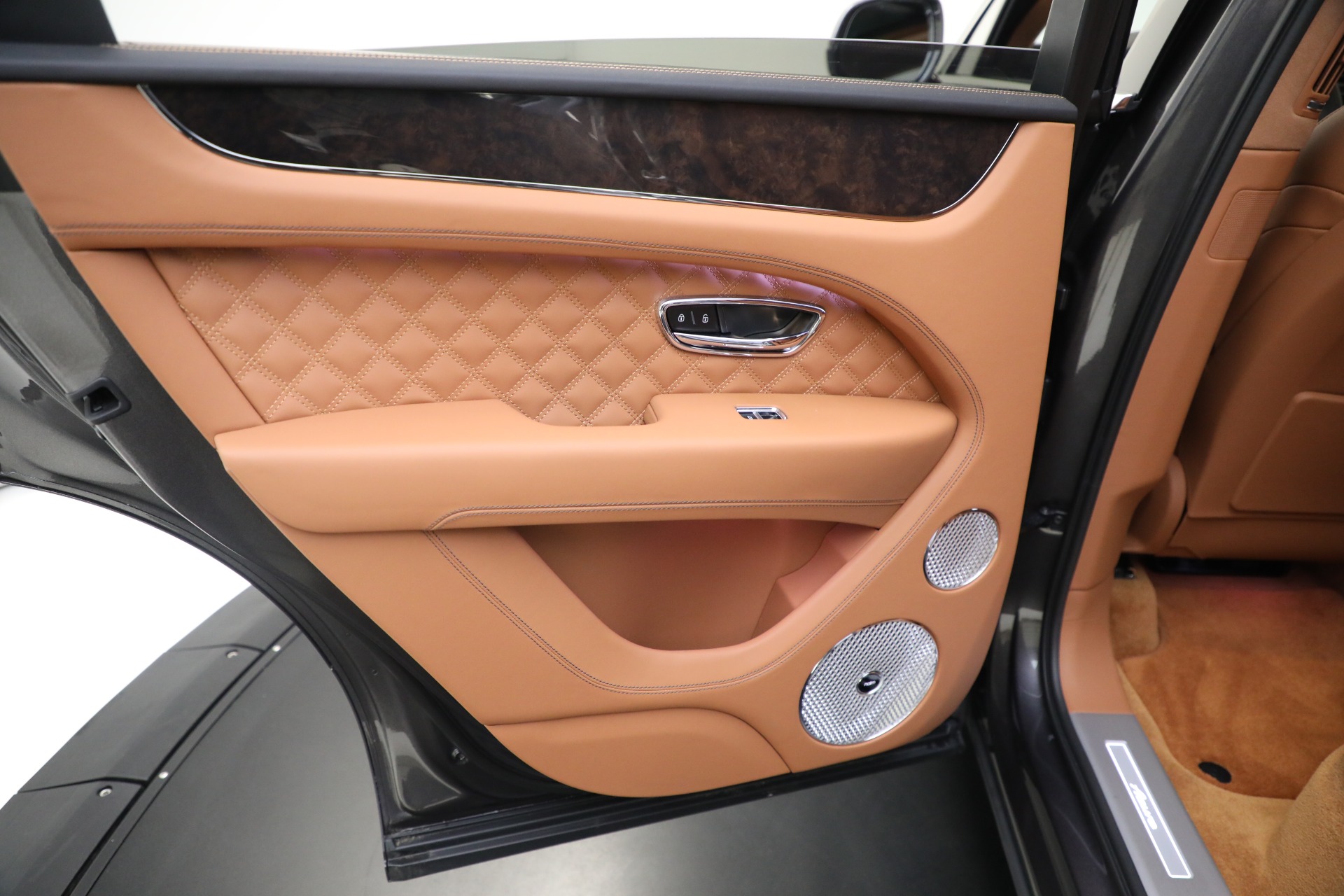 New-2023-Bentley-Bentayga-Azure-Hybrid