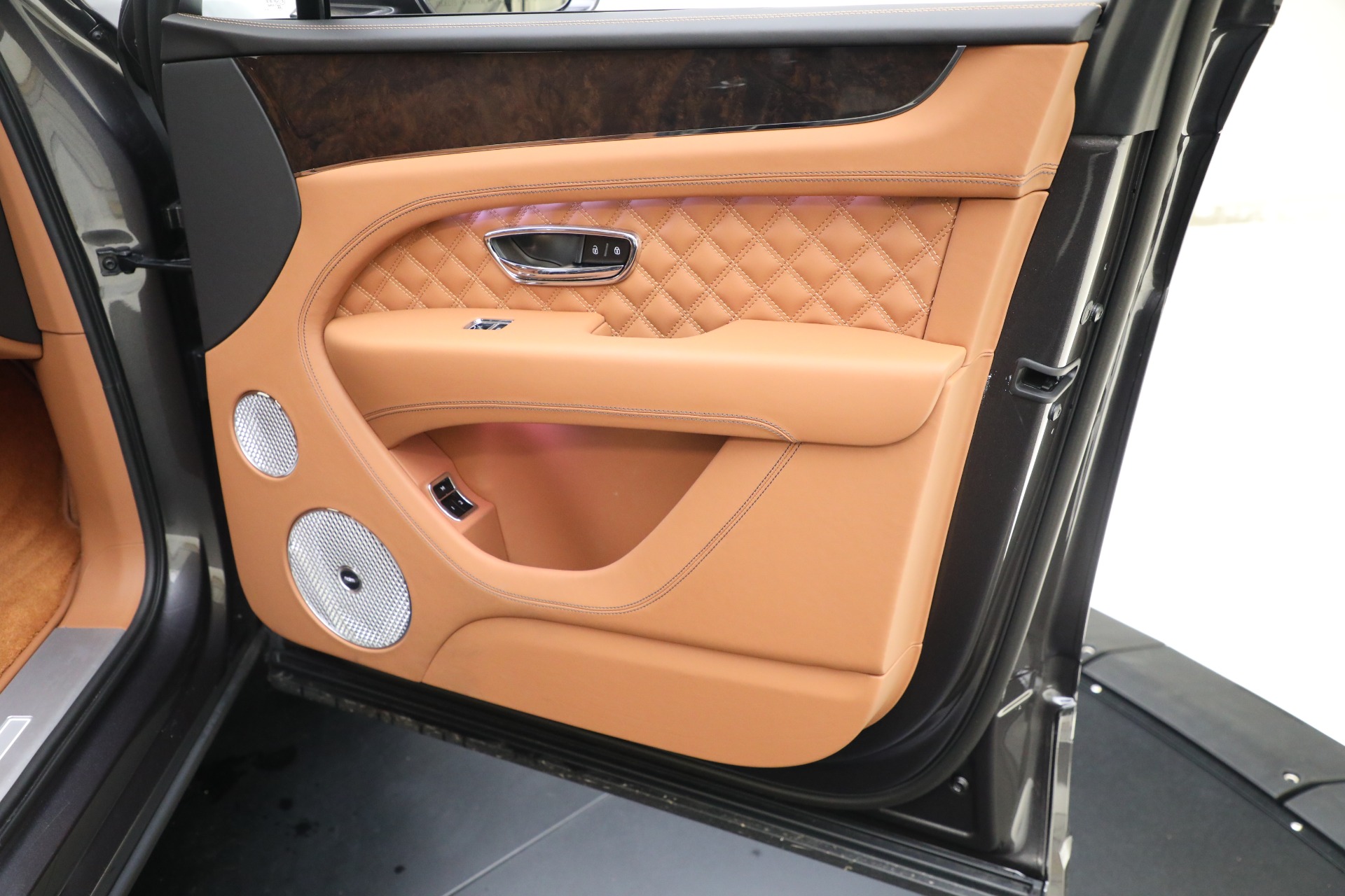 New-2023-Bentley-Bentayga-Azure-Hybrid