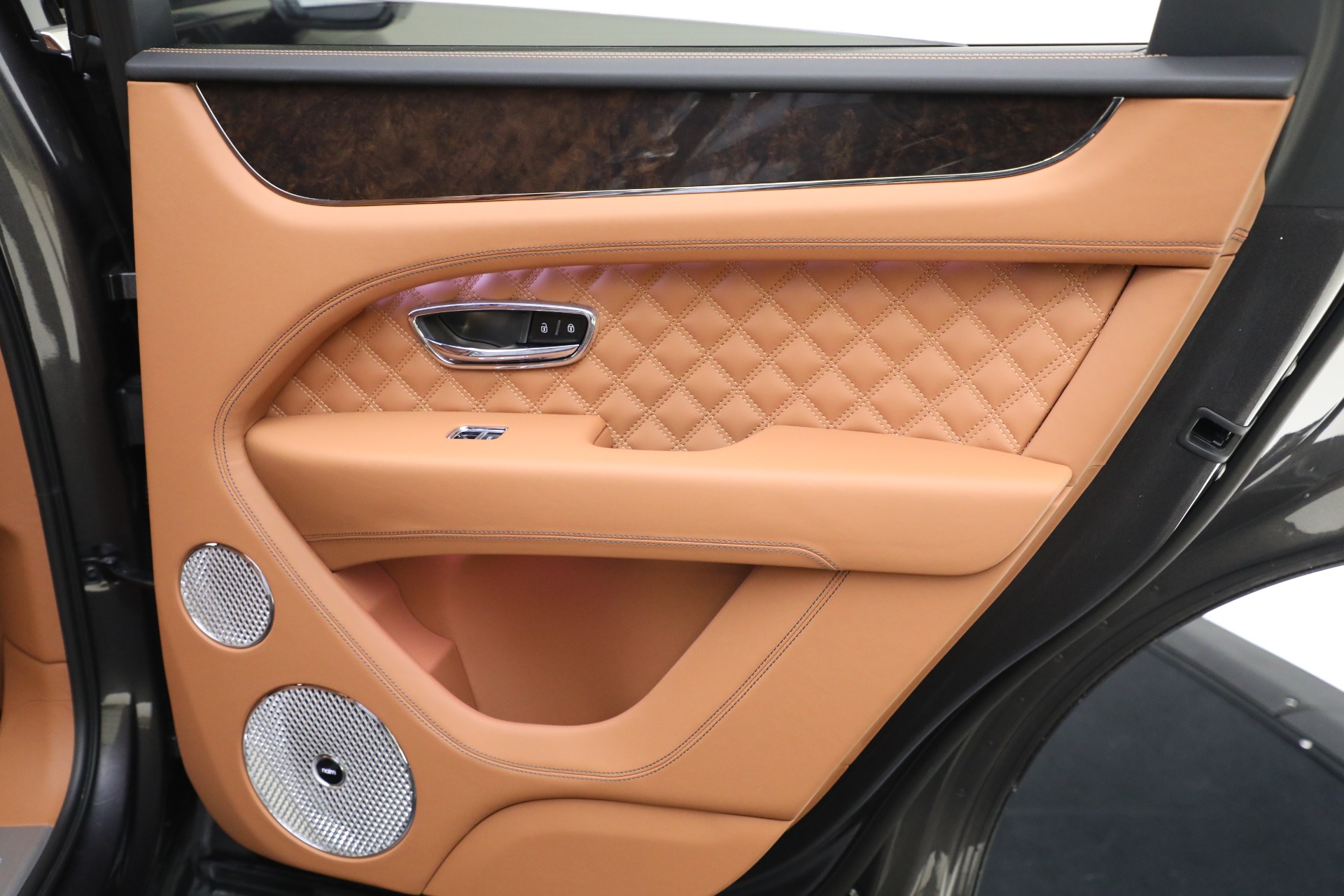 New-2023-Bentley-Bentayga-Azure-Hybrid