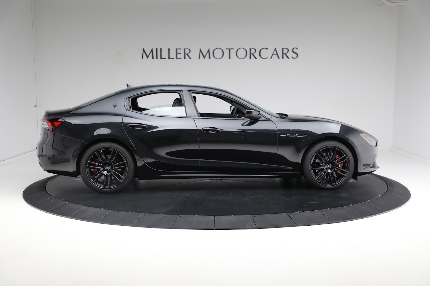 New-2024-Maserati-Ghibli-Modena-Ultima-Q4