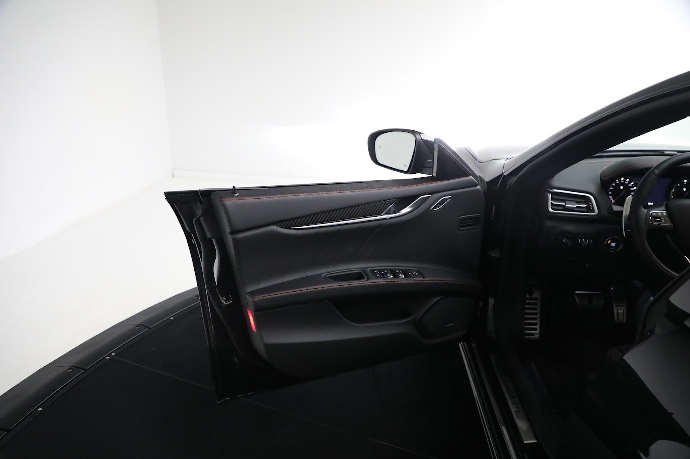 New-2024-Maserati-Ghibli-Modena-Ultima-Q4