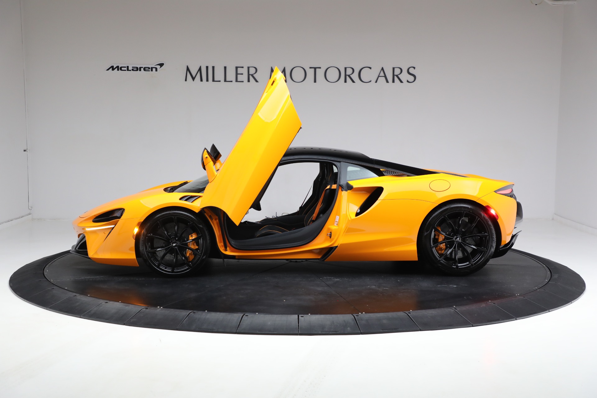 Used-2024-McLaren-Artura-Performance