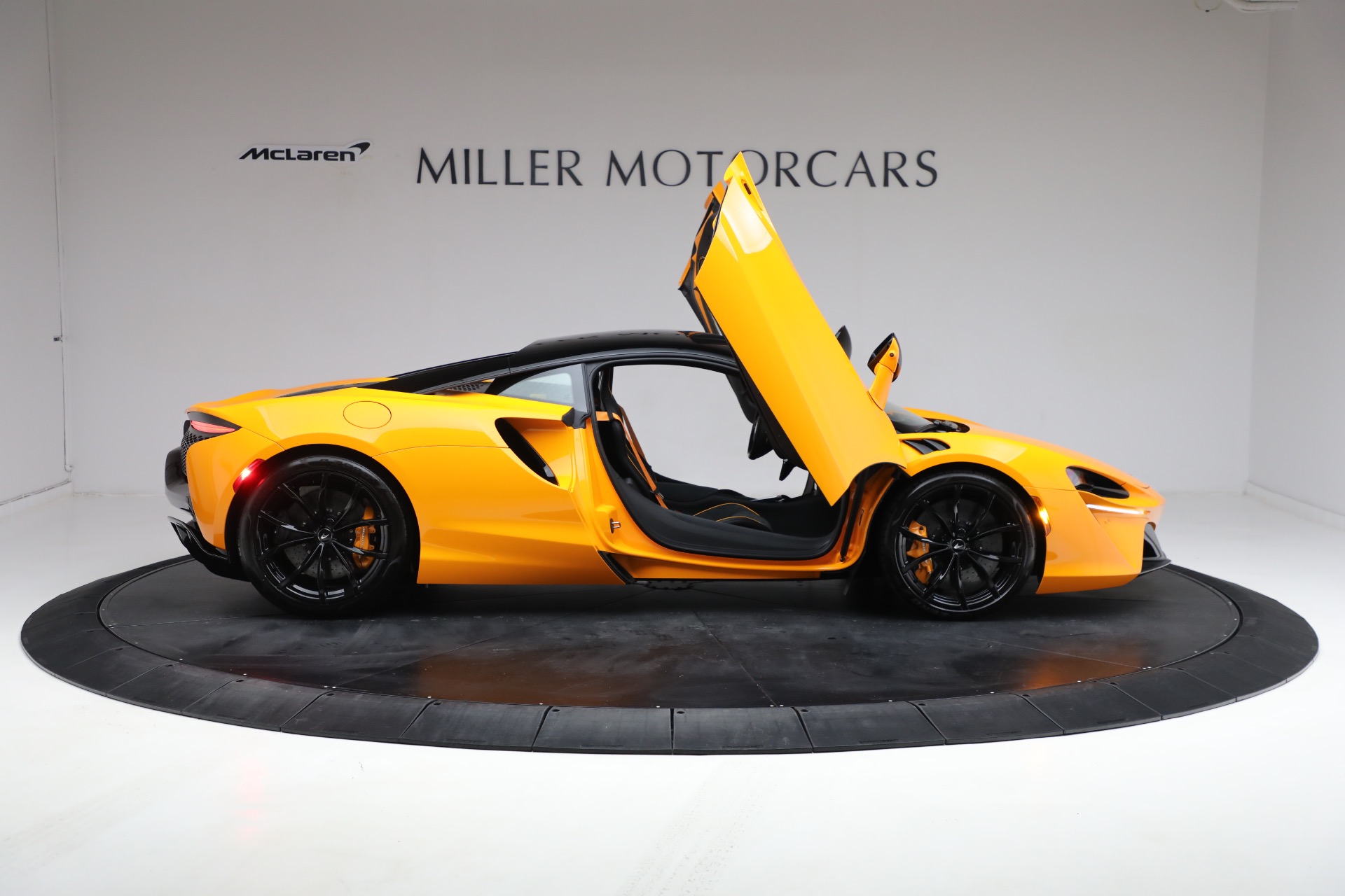 Used-2024-McLaren-Artura-Performance