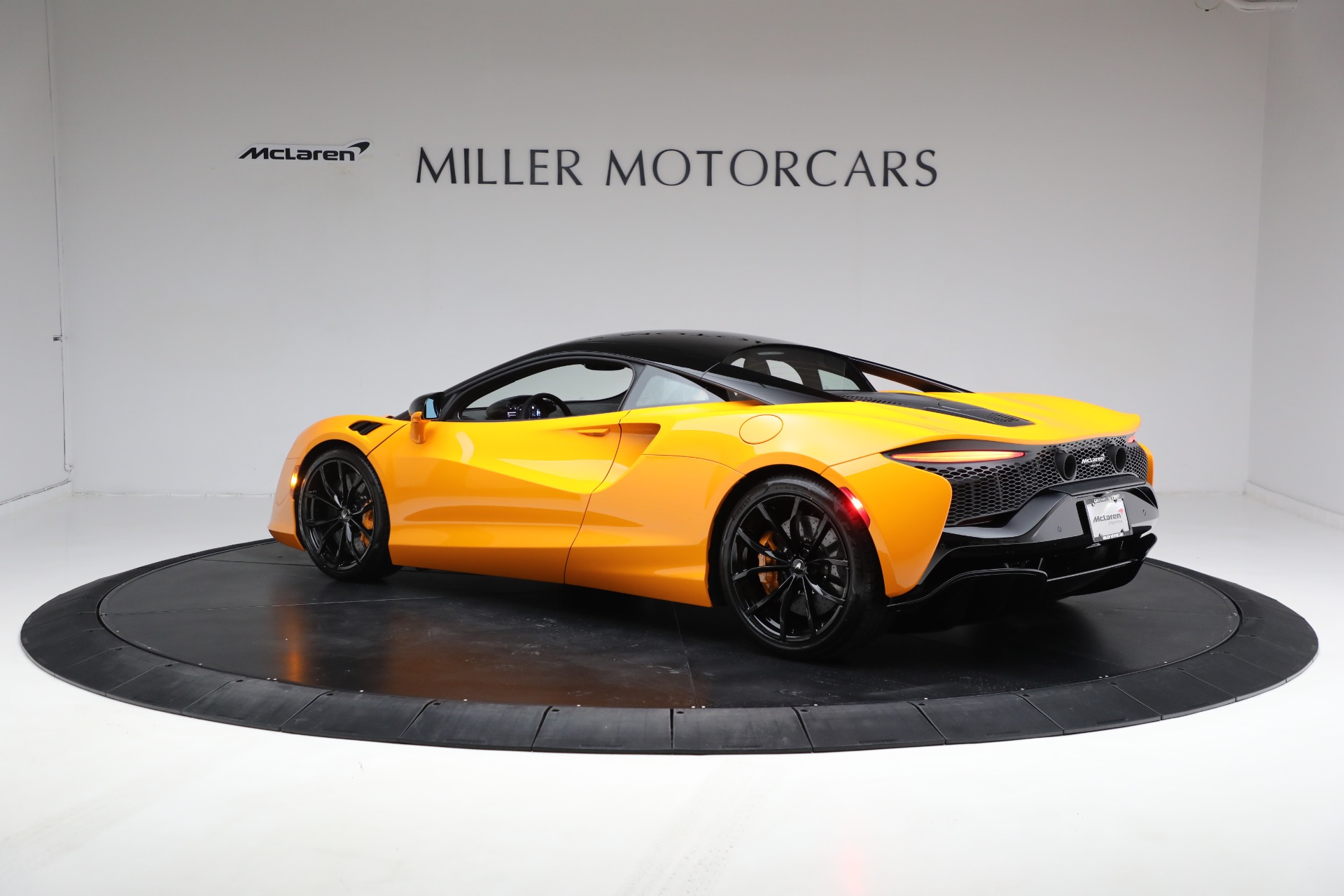 Used-2024-McLaren-Artura-Performance