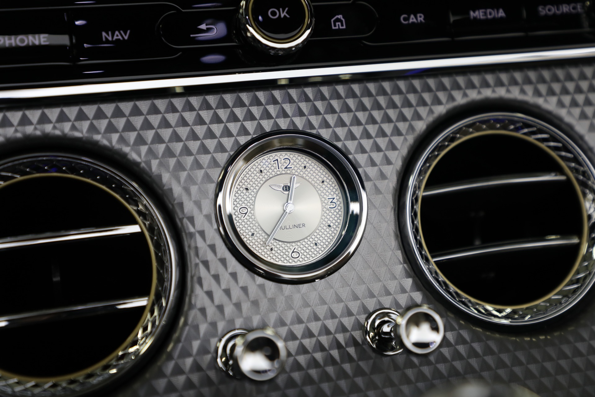 New-2024-Bentley-Continental-GTC-V8