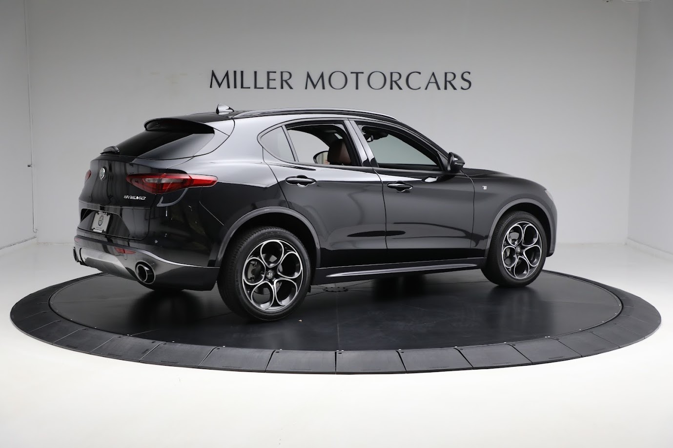 Used-2022-Alfa-Romeo-Stelvio-Ti