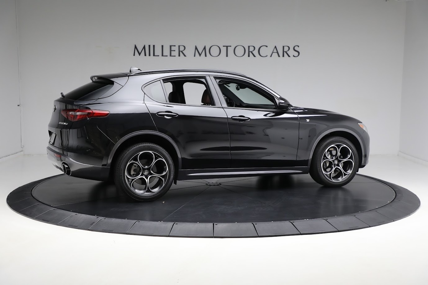 Used-2022-Alfa-Romeo-Stelvio-Ti