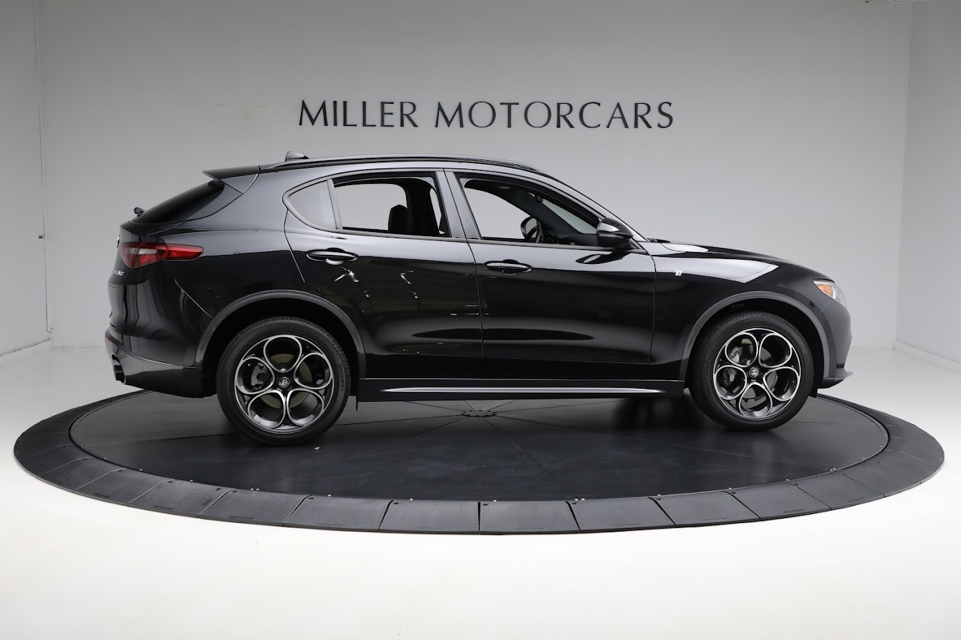 Used-2022-Alfa-Romeo-Stelvio-Ti