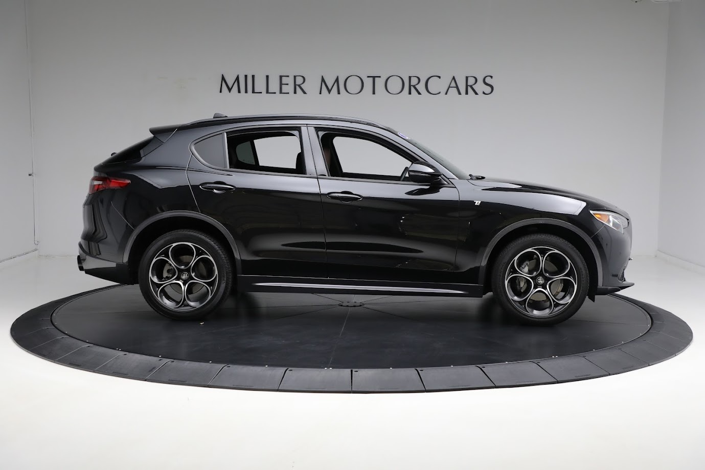 Used-2022-Alfa-Romeo-Stelvio-Ti