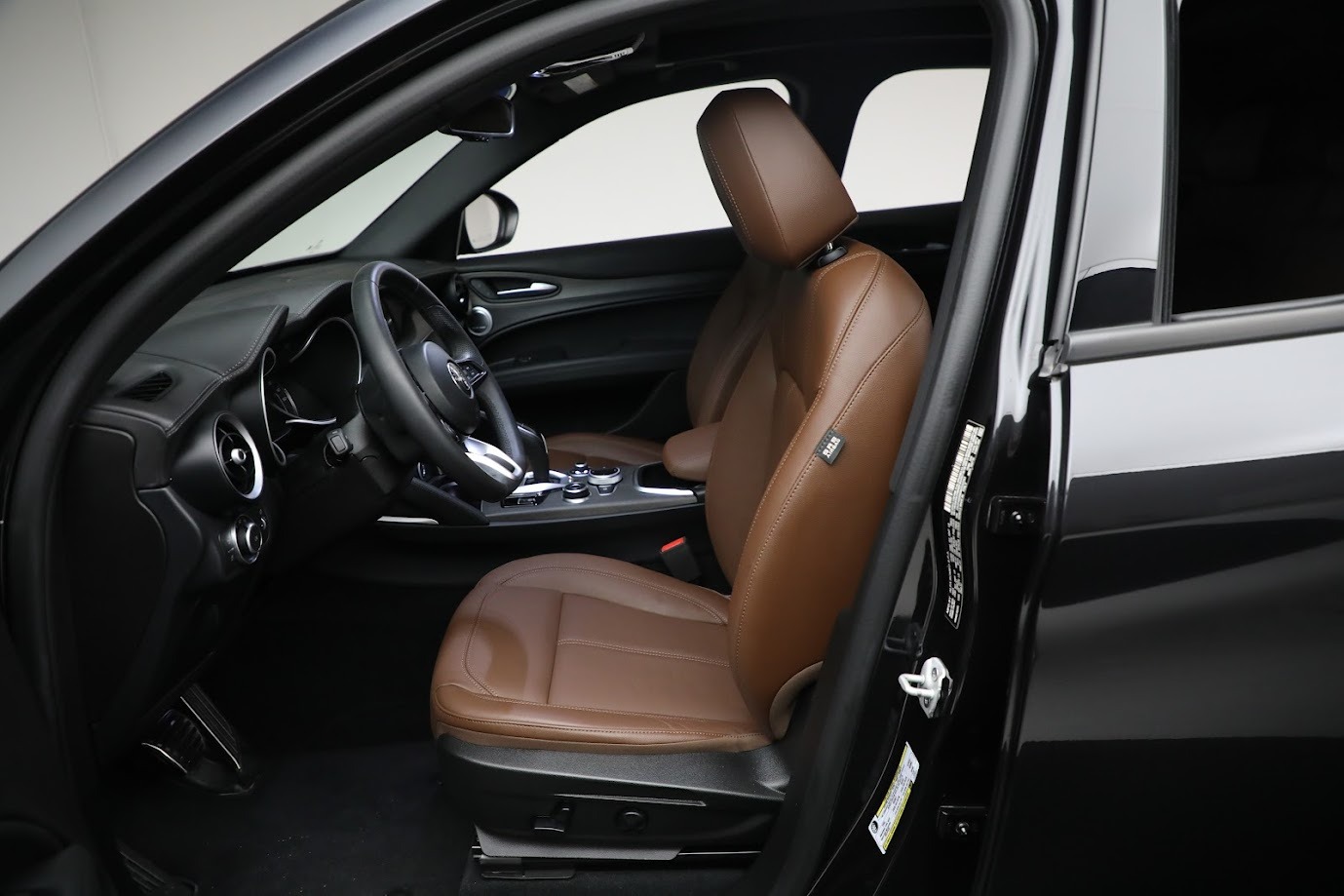 Used-2022-Alfa-Romeo-Stelvio-Ti