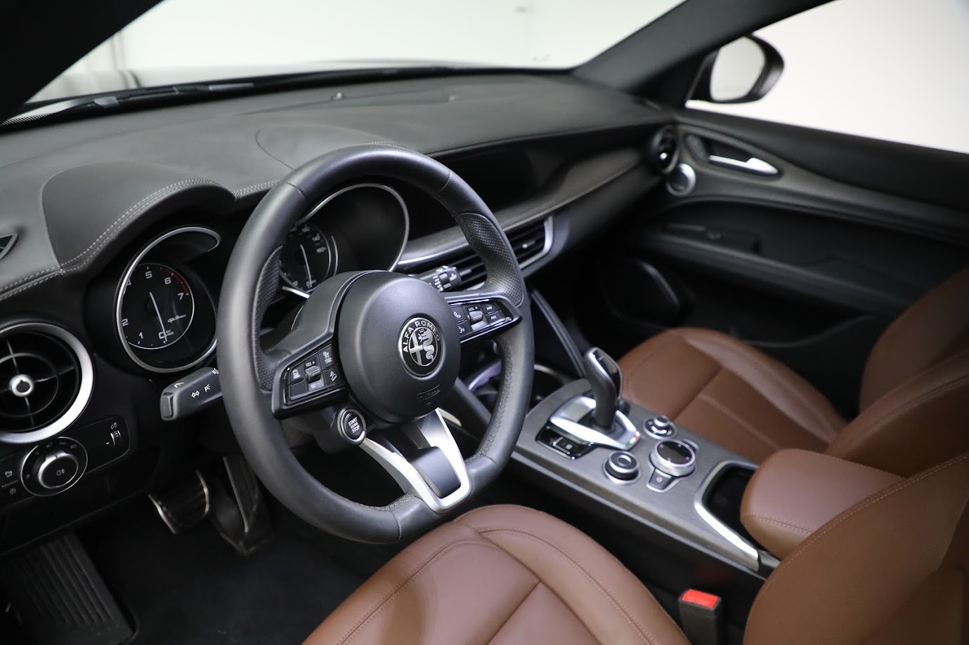 Used-2022-Alfa-Romeo-Stelvio-Ti
