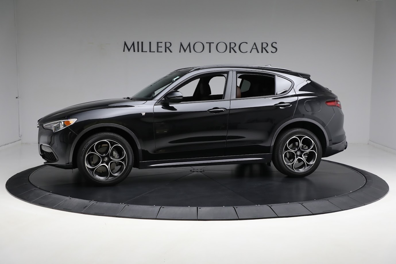 Used-2022-Alfa-Romeo-Stelvio-Ti