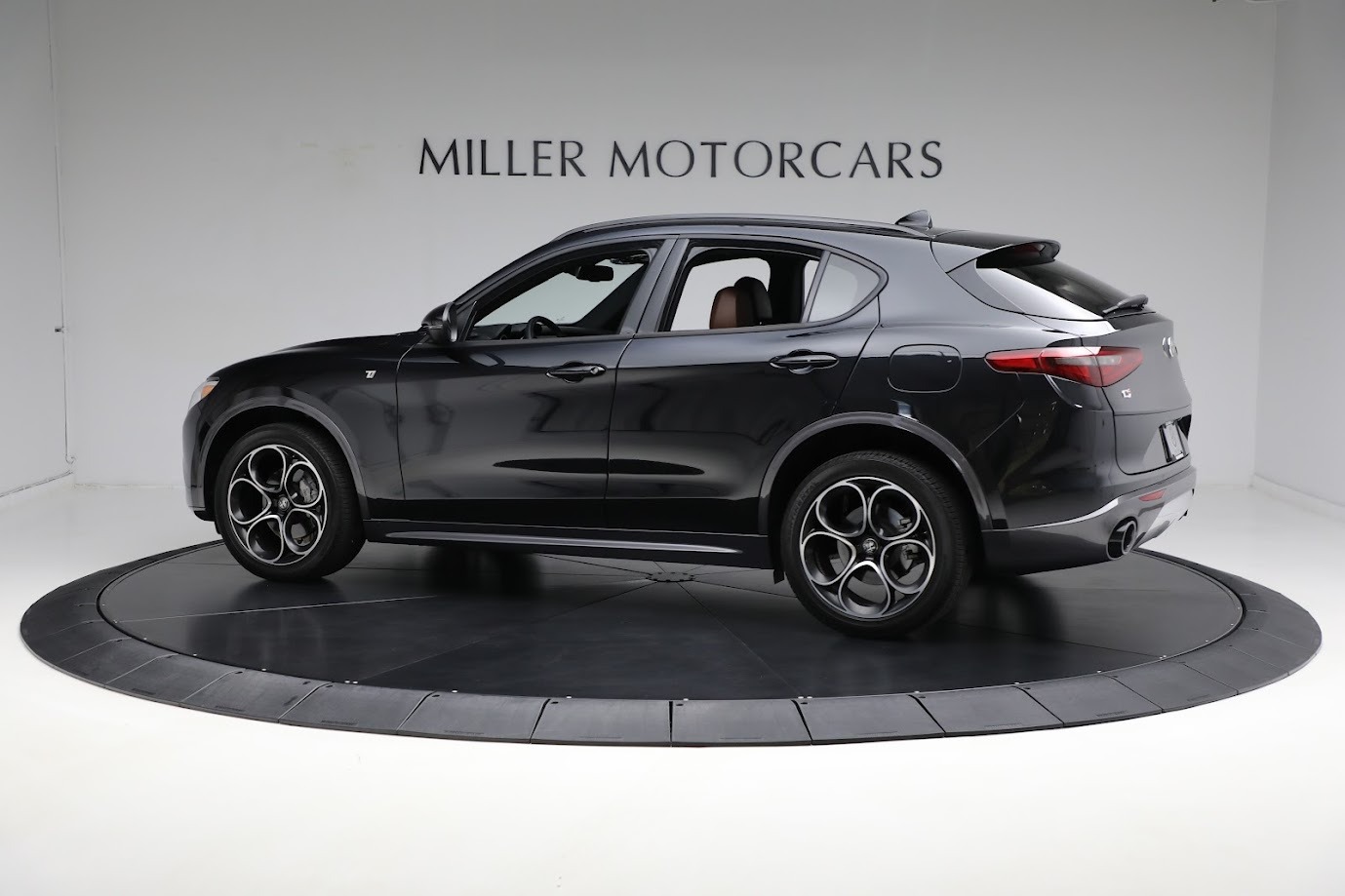 Used-2022-Alfa-Romeo-Stelvio-Ti