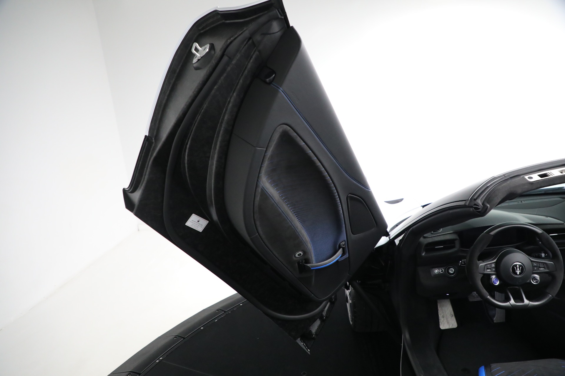 Used-2023-Maserati-MC20-Cielo