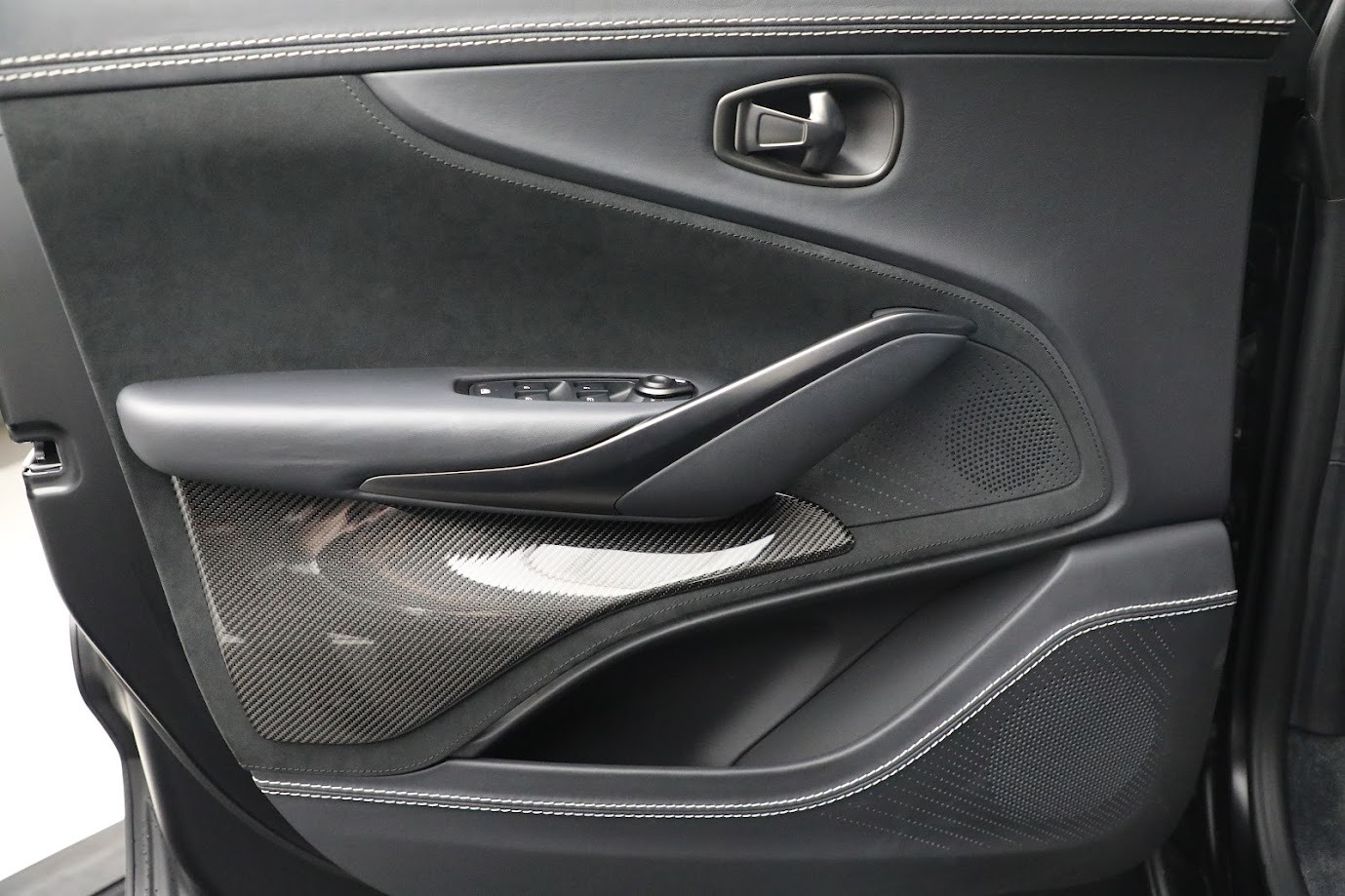 Used-2023-Aston-Martin-DBX-707