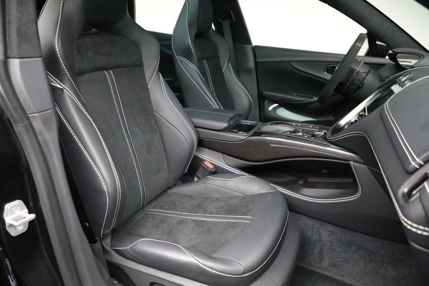 Used-2023-Aston-Martin-DBX-707