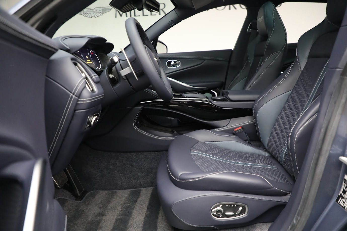 New-2024-Aston-Martin-DBX-707