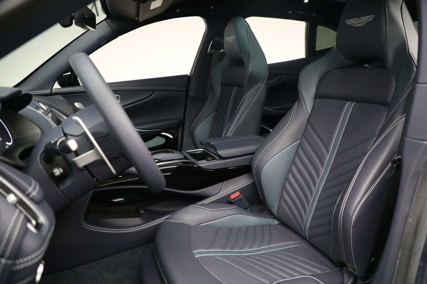 New-2024-Aston-Martin-DBX-707