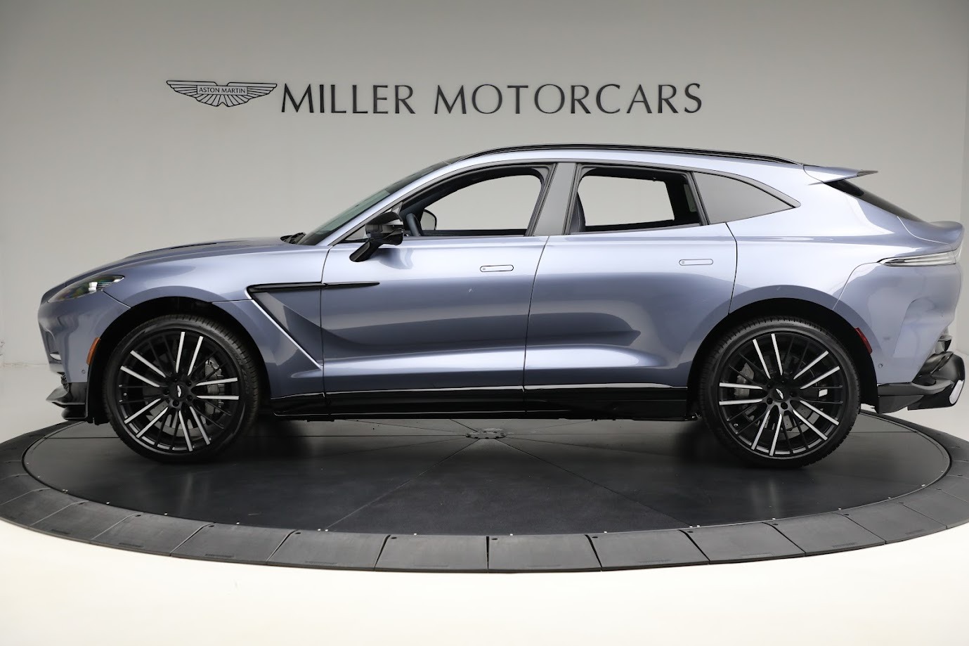 New-2024-Aston-Martin-DBX-707