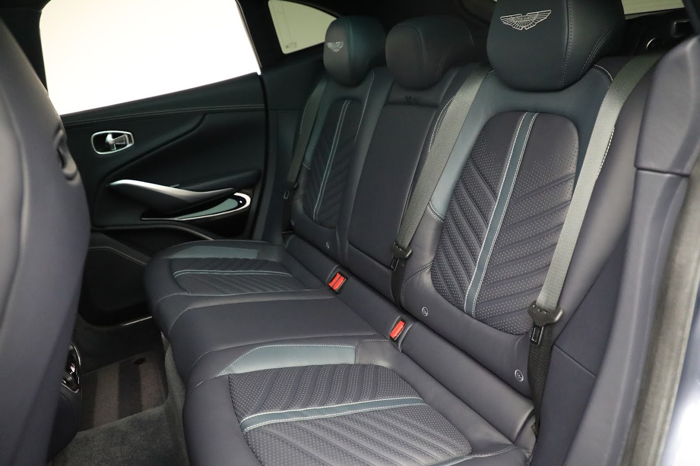 New-2024-Aston-Martin-DBX-707