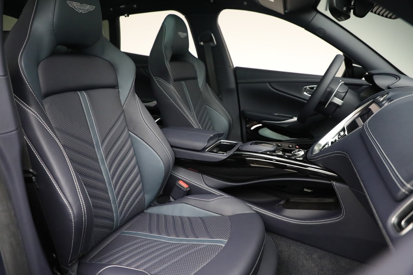 New-2024-Aston-Martin-DBX-707