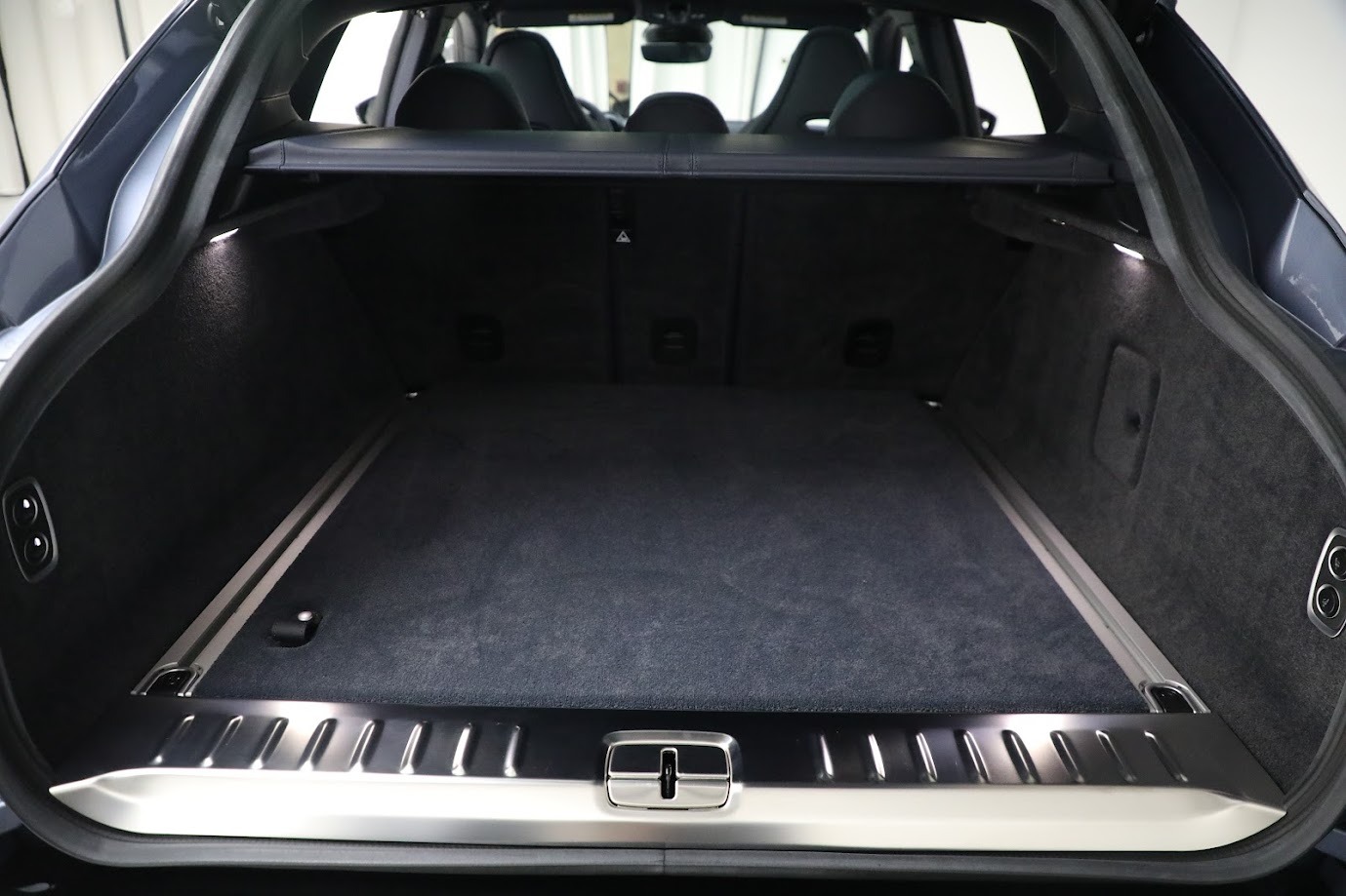 New-2024-Aston-Martin-DBX-707