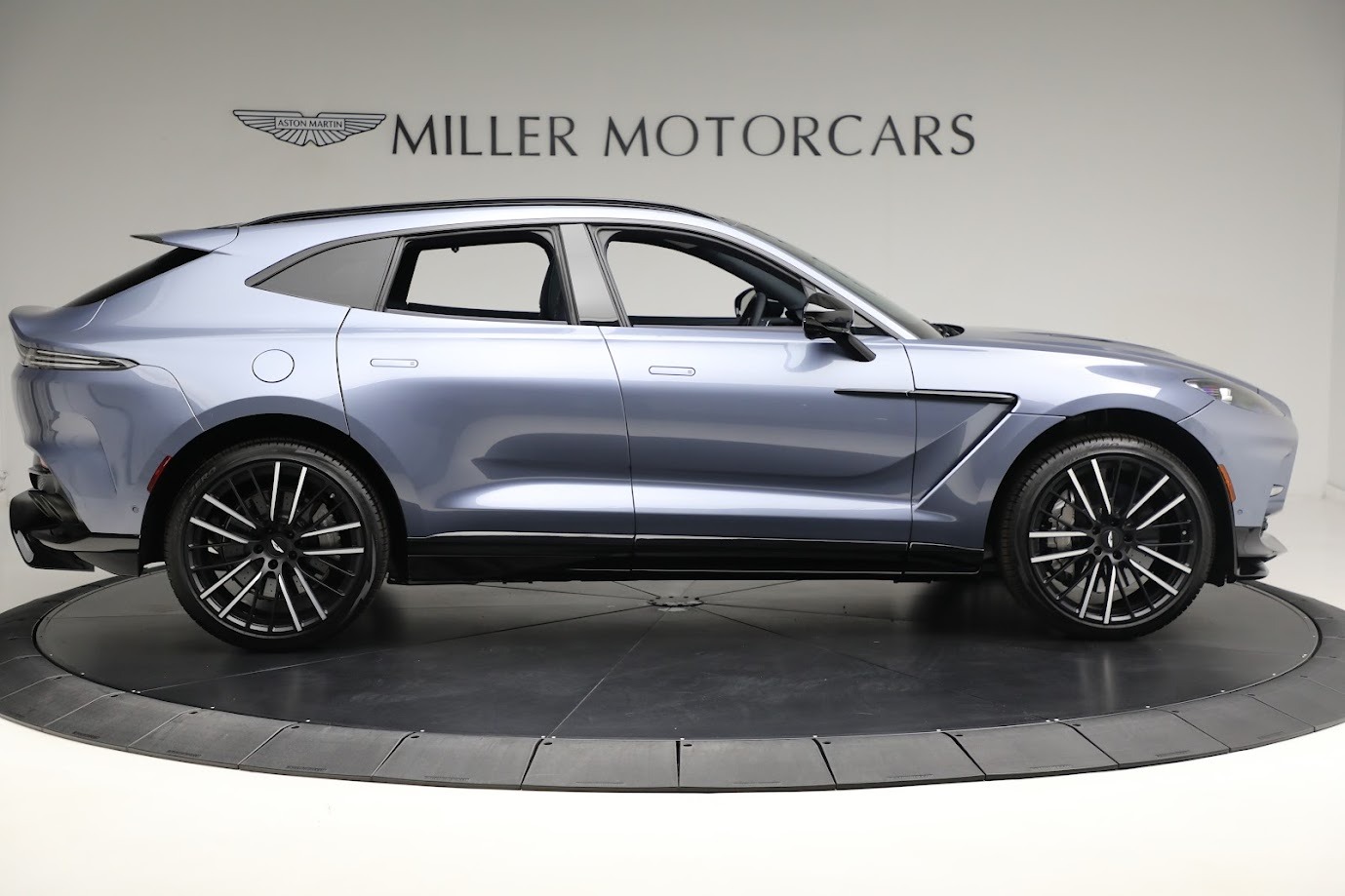 New-2024-Aston-Martin-DBX-707
