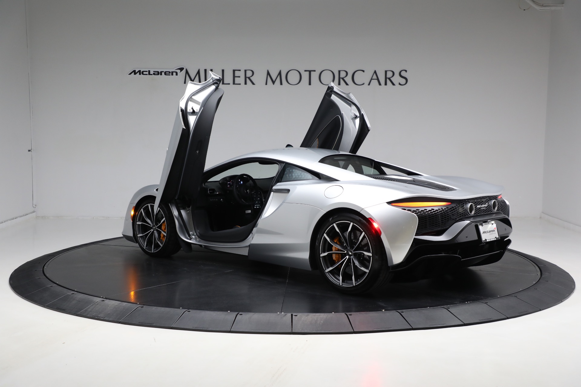 New-2024-McLaren-Artura-TechLux