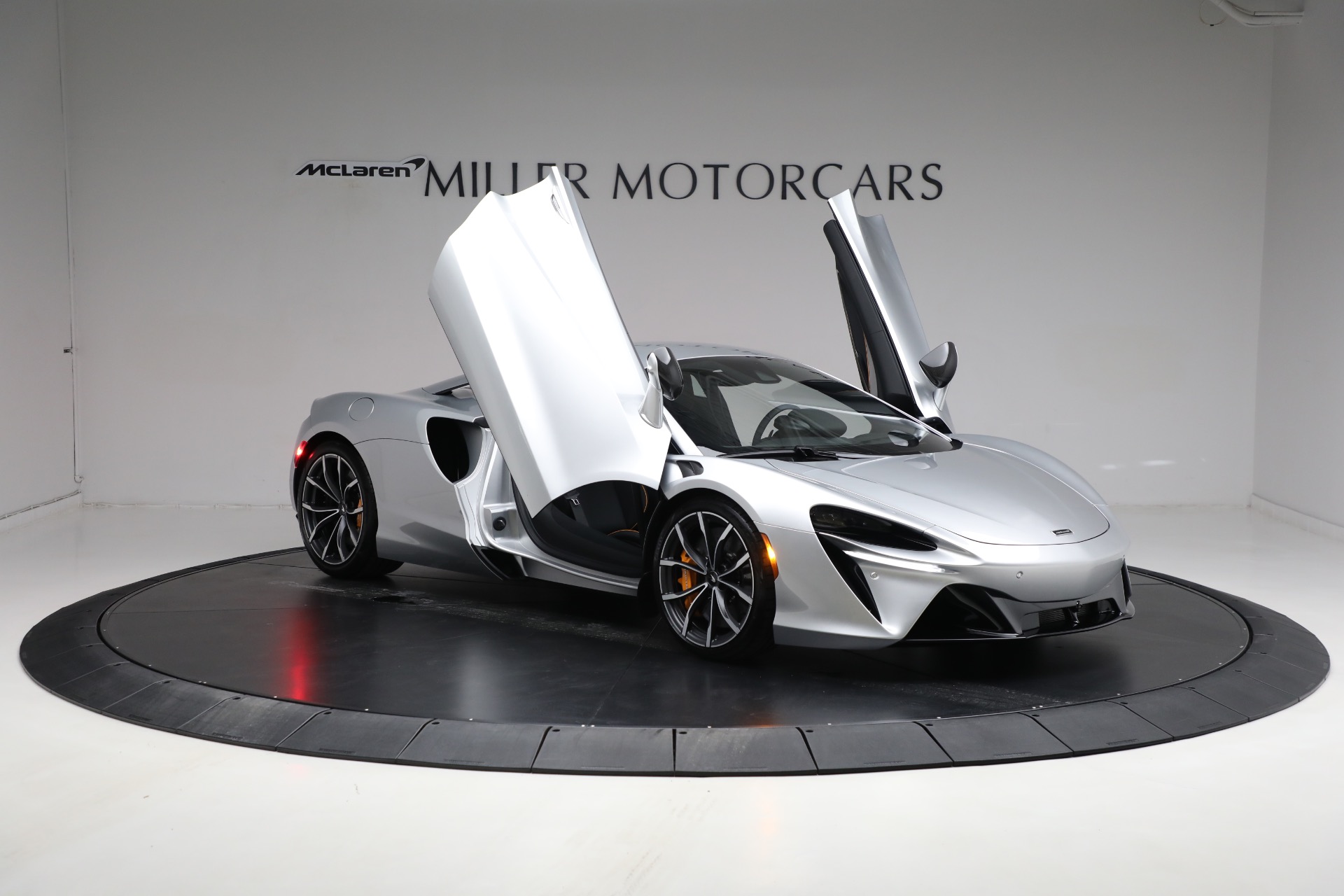 New-2024-McLaren-Artura-TechLux