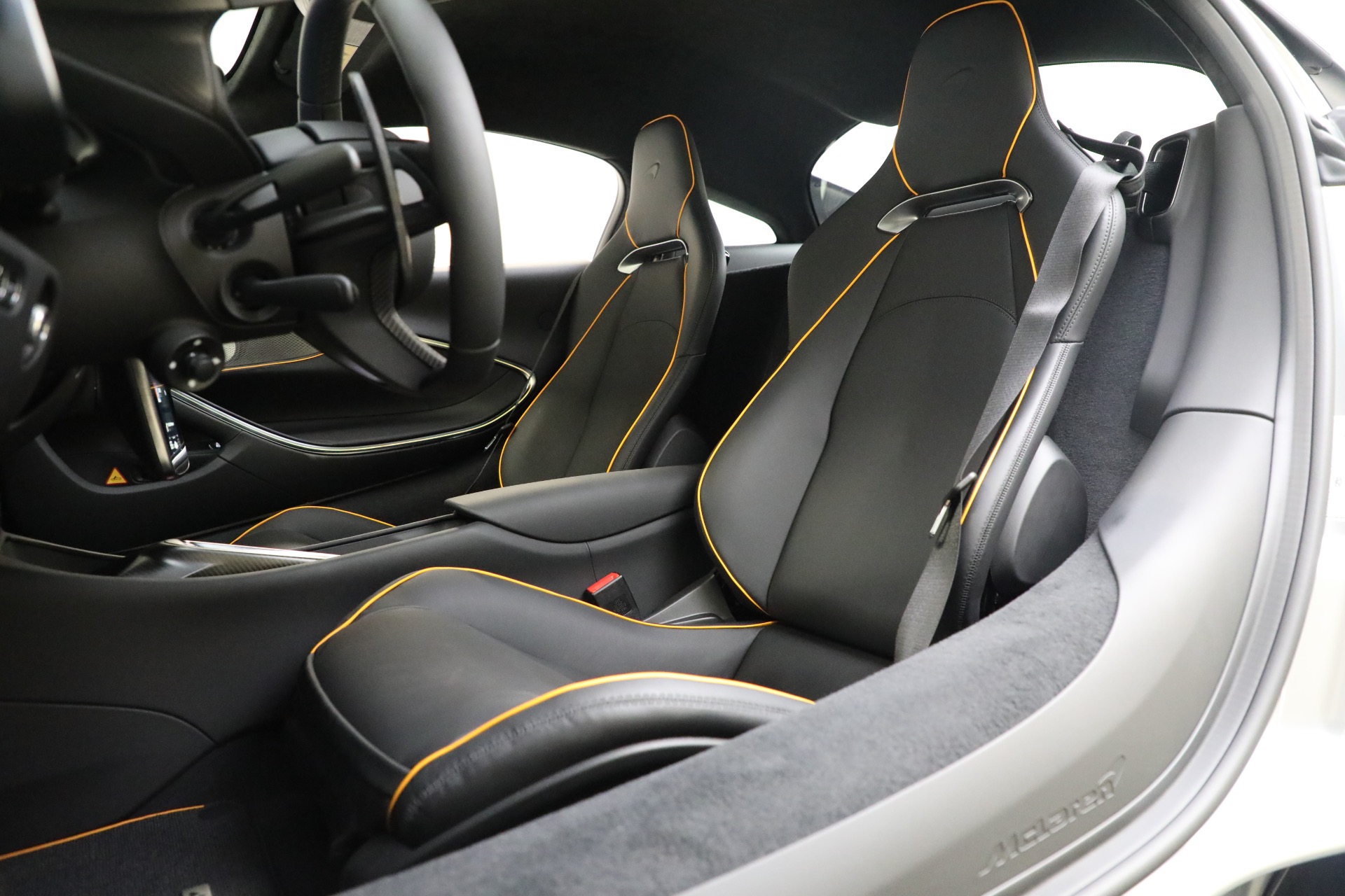 New-2024-McLaren-Artura-TechLux