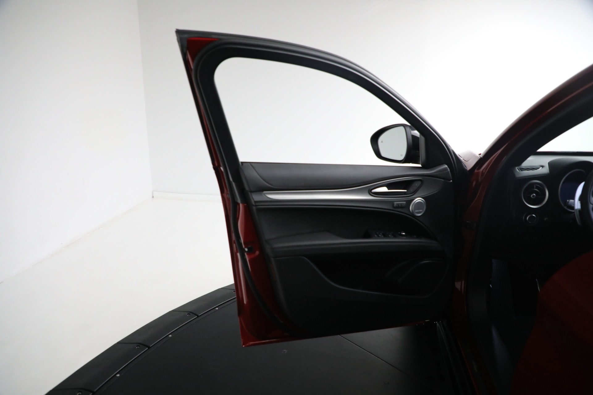 New-2024-Alfa-Romeo-Stelvio-Veloce