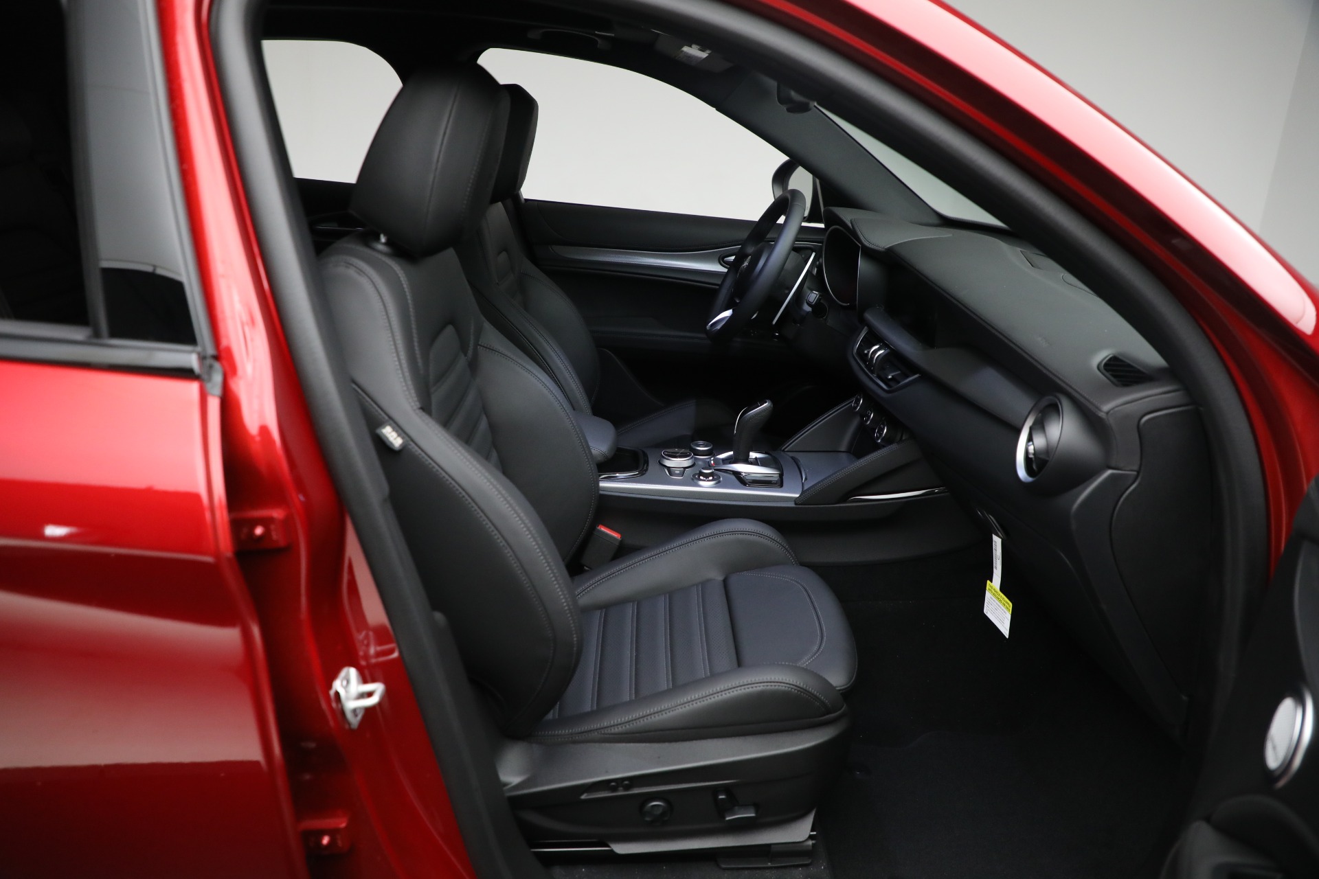 New-2024-Alfa-Romeo-Stelvio-Veloce