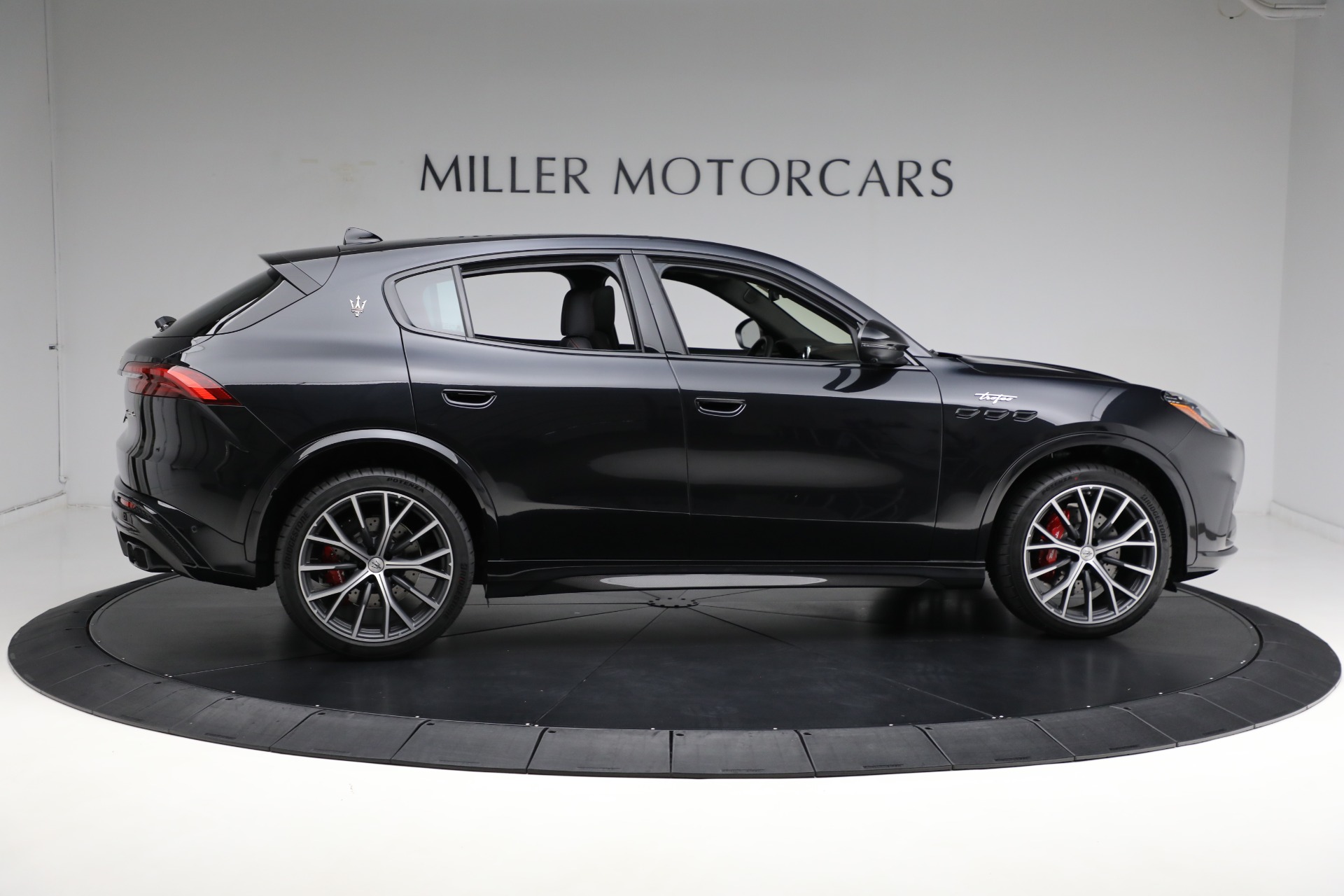 New-2024-Maserati-Grecale-Trofeo