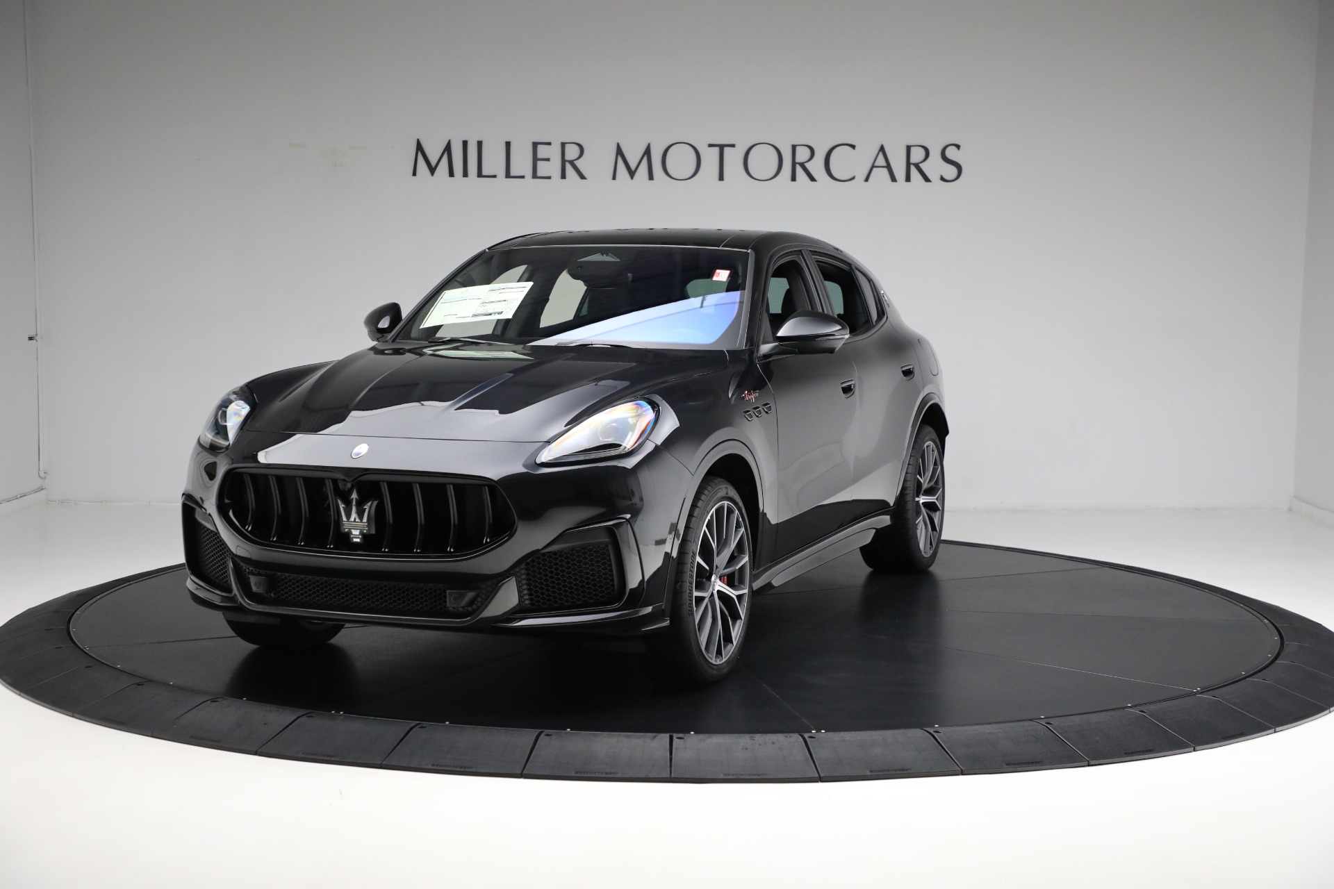 New-2024-Maserati-Grecale-Trofeo