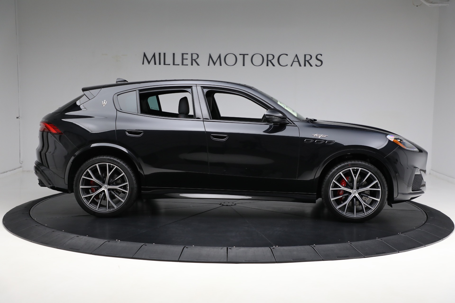 New-2024-Maserati-Grecale-Trofeo