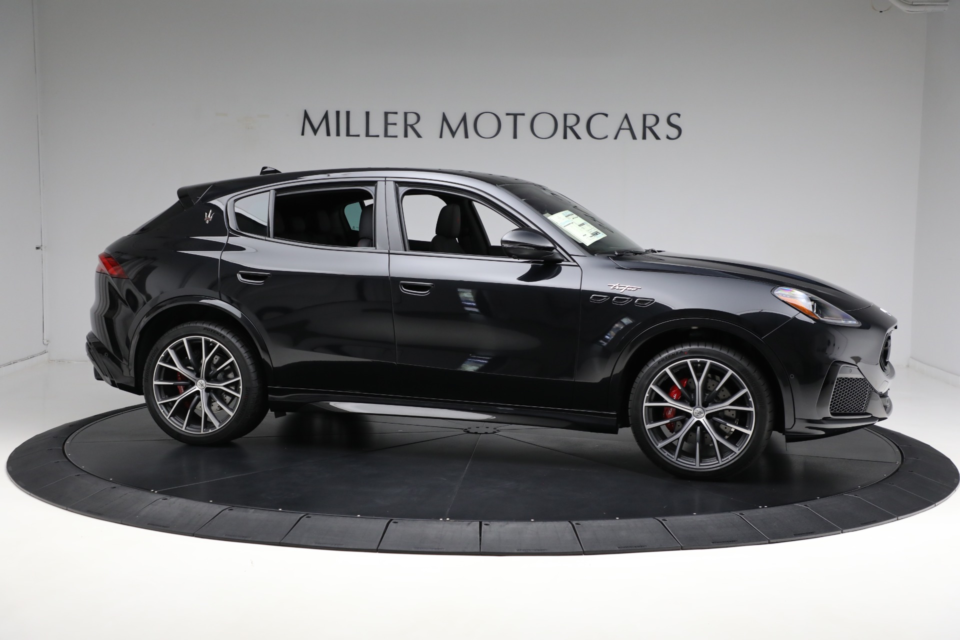 New-2024-Maserati-Grecale-Trofeo