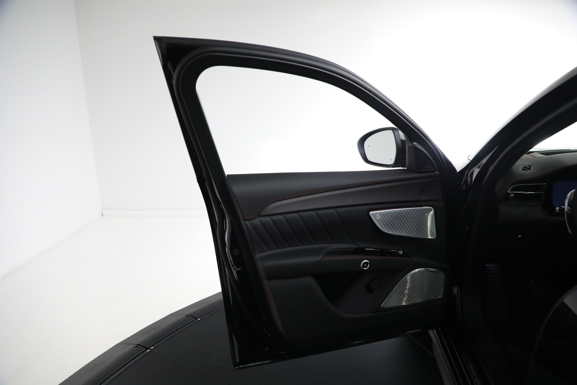 New-2024-Maserati-Grecale-Trofeo