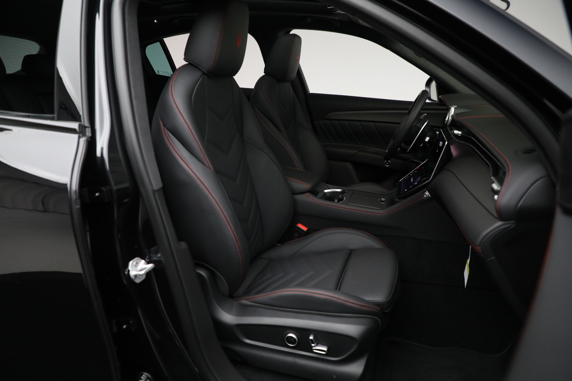 New-2024-Maserati-Grecale-Trofeo