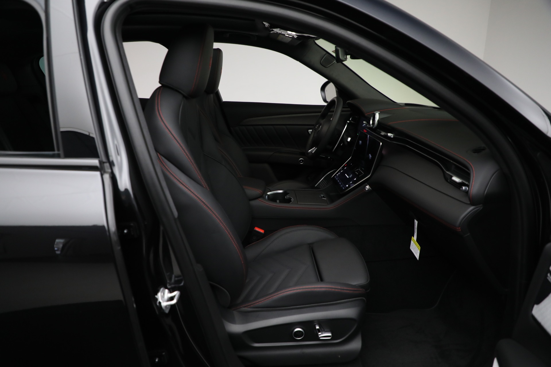 New-2024-Maserati-Grecale-Trofeo