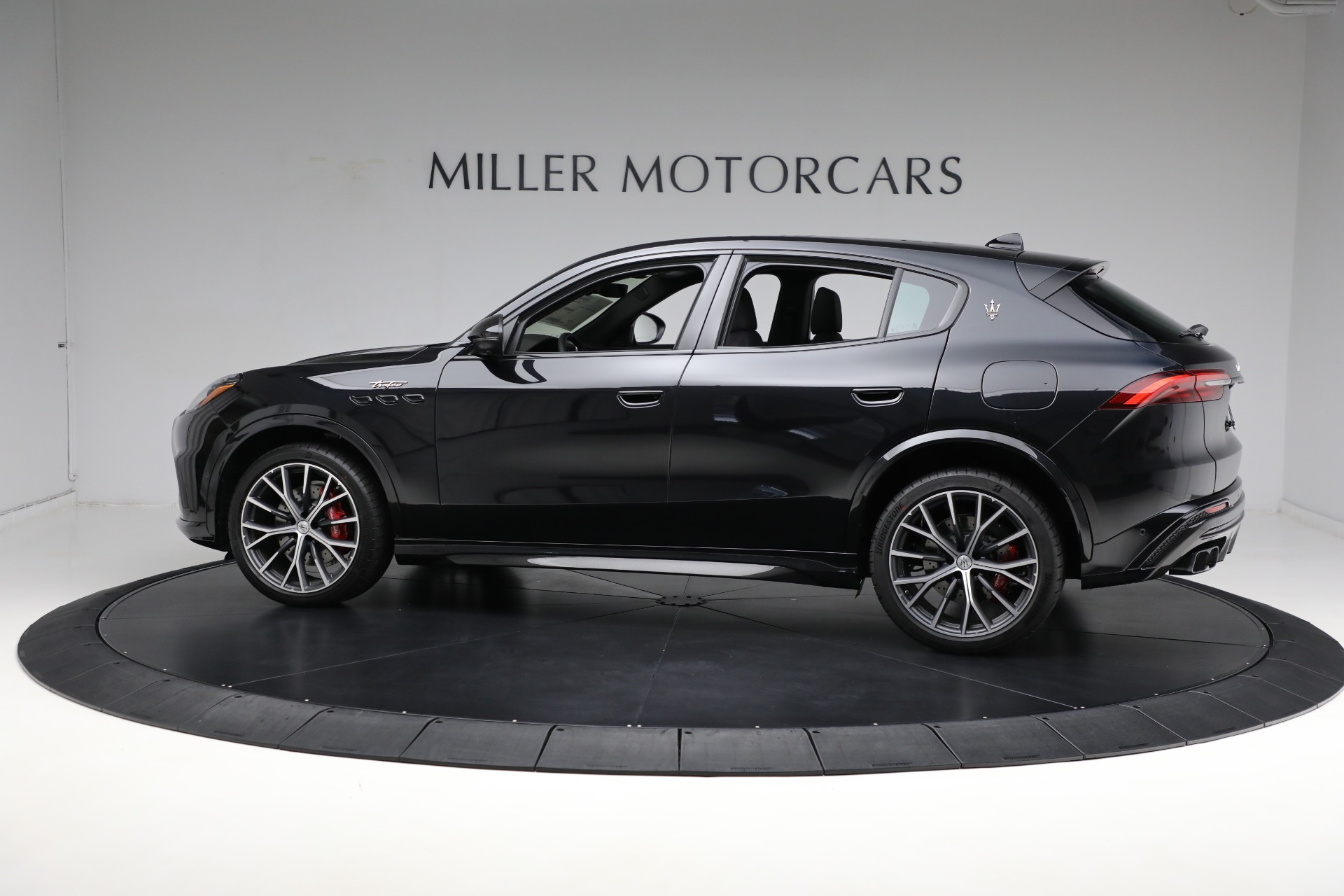 New-2024-Maserati-Grecale-Trofeo