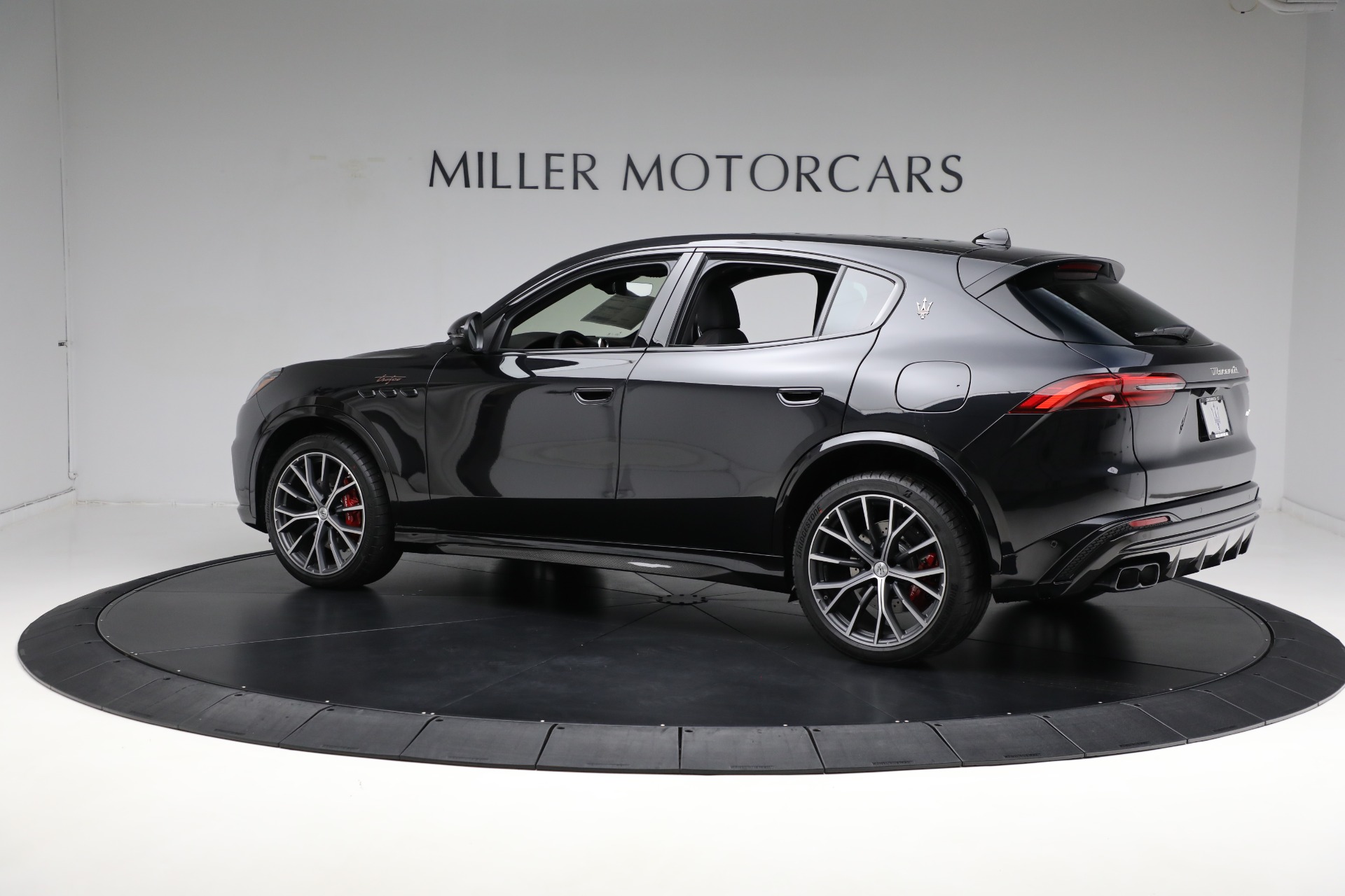 New-2024-Maserati-Grecale-Trofeo