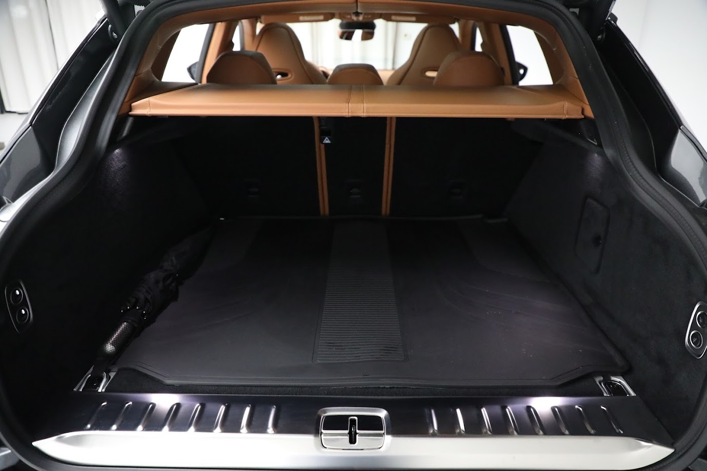 Used-2024-Aston-Martin-DBX